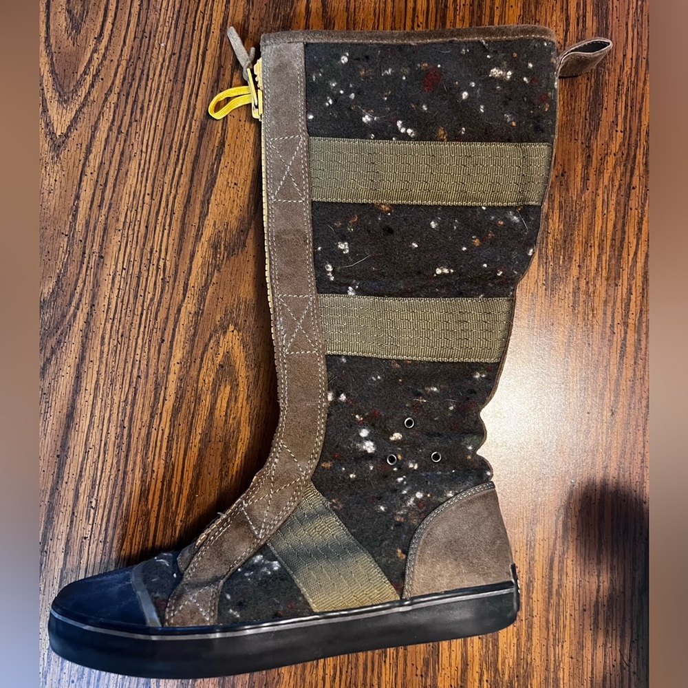 Sorel fold over tall sentry wool boot green yellow size 7.5